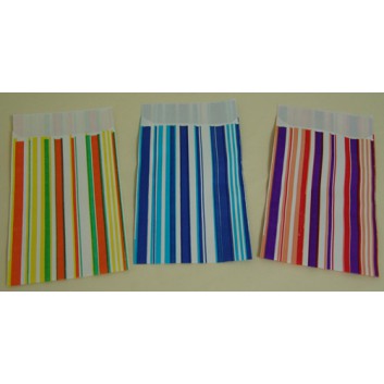  Präsent-Flachbeutel aus Papier; ca. 9,5 x 14 cm; Streifen; 3 Farbstellungen; ca. 20 mm; Offset, glatt; mit Klappe; Breite x Höhe 