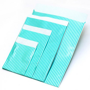  Präsent-Flachbeutel aus Papier; 4 Formate; Design: Ligne; türkis-silber; ca. 20 mm; Offset weiß, glatt; ca. 60 g/qm; mit Klappe 