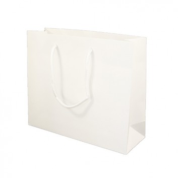  Exklusiv-Tragetasche, mit Kordel; 30 + 10 x 25 cm (Querformat); uni; weiß, Mattlack; mit ca. 17 cm Kordel in weiß; Papier weiß, Mattlaminierung 