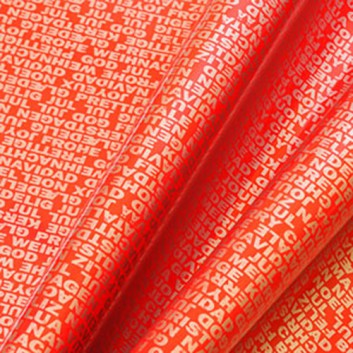  Weihnachts-Geschenkpapier, Großrolle; 50 cm x 250 m / 70 cm x 250 m; Text international: Frohe Weihnachten; silberne Schrift auf rotem Lackpapier 