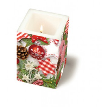  Paper + Design Weihnachts-Dekor-Kerze; Christmas scenery; rot-grün-weiß; 8 x 8 x 12 cm (L x B x H); eckig 